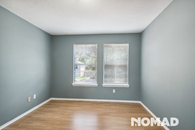 Building Photo - 2040 Sandy Knoll Dr
