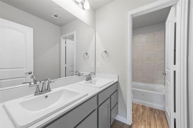 Building Photo - 3521 Brentwood Dr