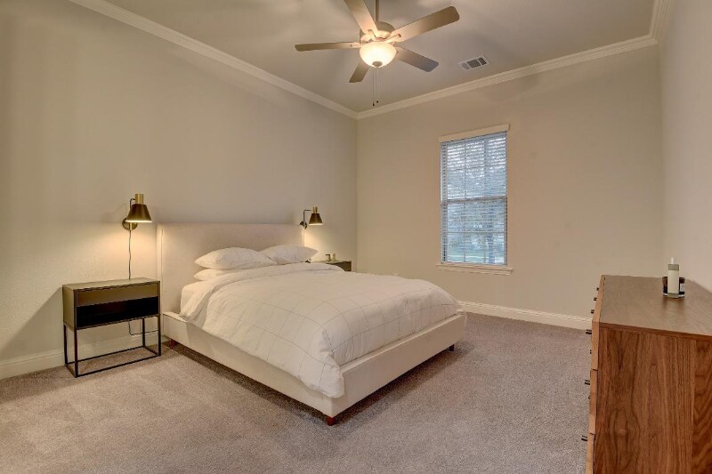 Building Photo - 1913 Cathedral Dr