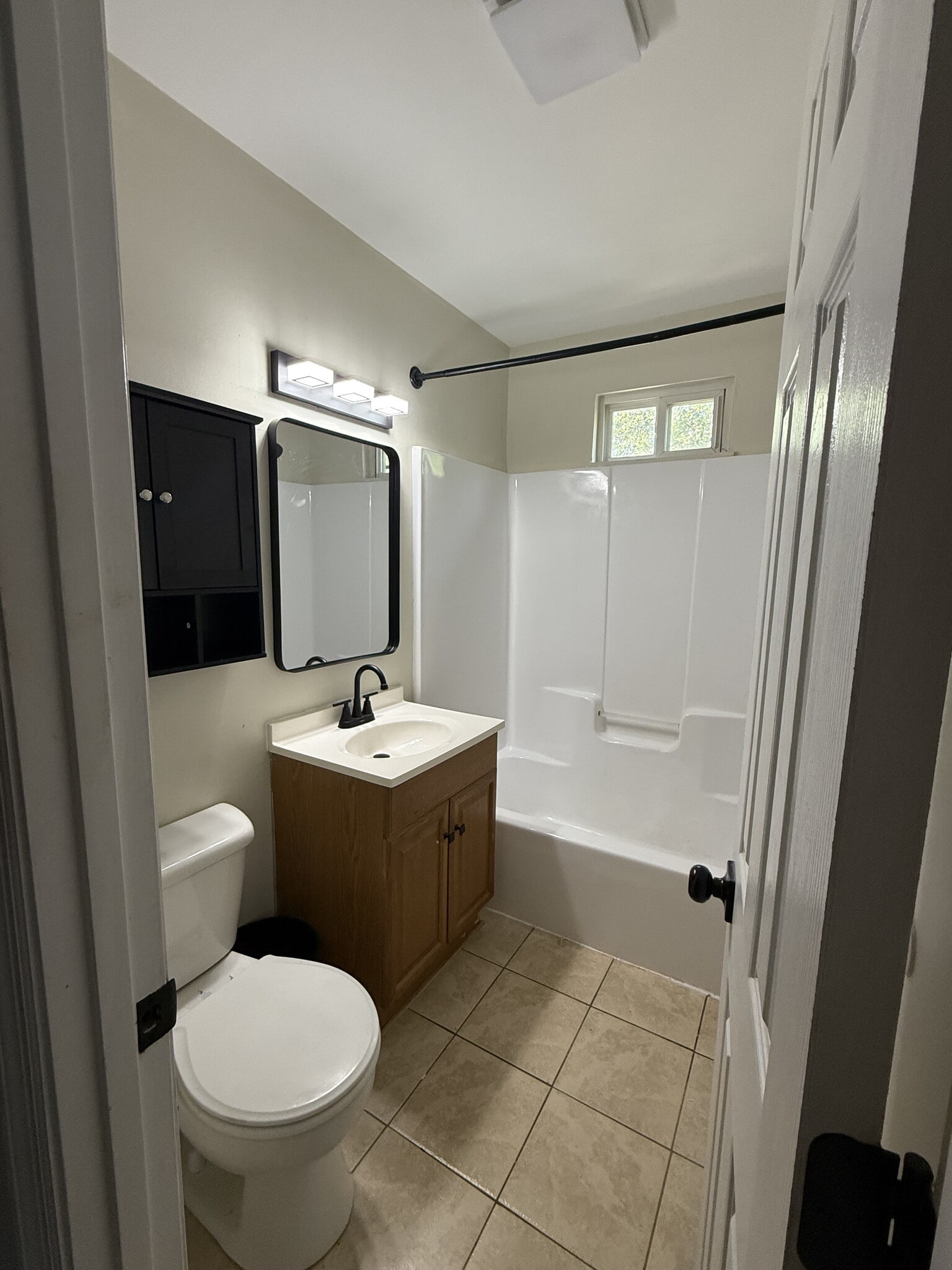 up bath - 16 Reid St
