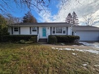 Building Photo - Beautiful 4 bedroom in Forest Hills