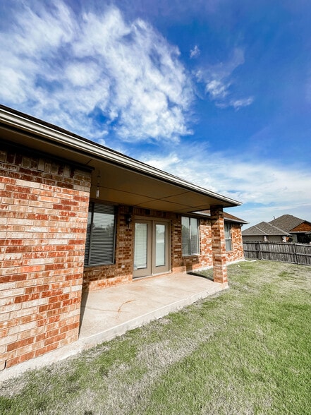 Building Photo - 1502 SW 70th St