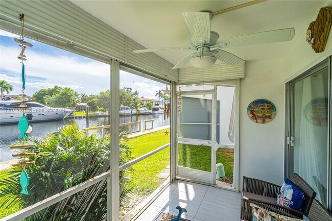 Building Photo - 455 Paradise Isle Blvd