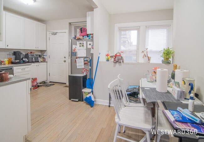 Building Photo - 3656 W Eddy-1