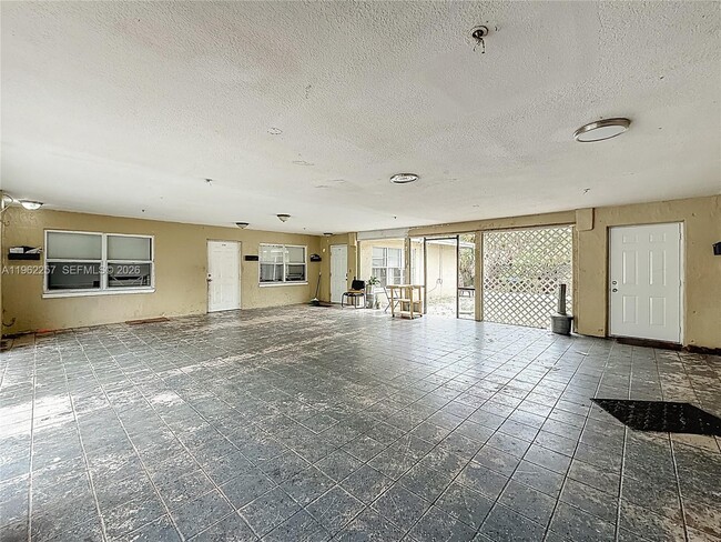 Building Photo - 2751 NW 58th Terrace