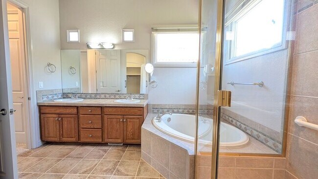 Building Photo - 2795 Stonewall Heights