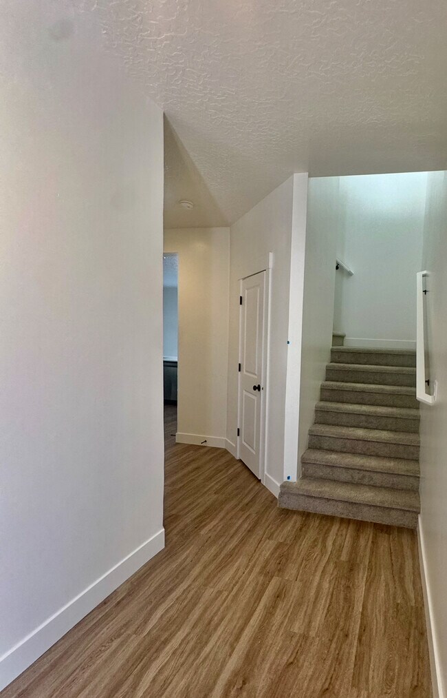 Building Photo - 5709 S Weehawken Ln