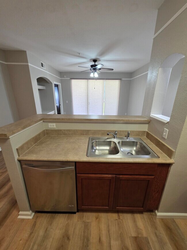 Building Photo - 2801 Chancellorsville Dr