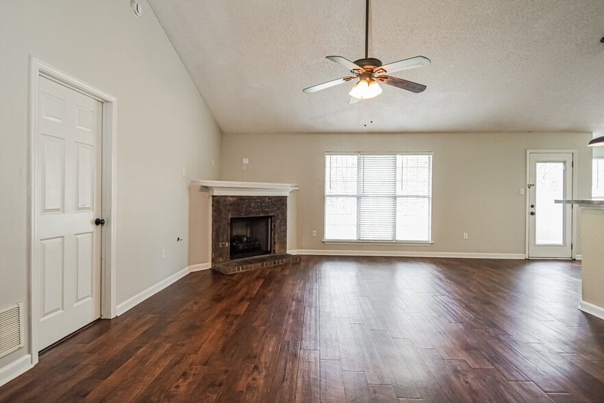 Building Photo - 8161 Loden Cove
