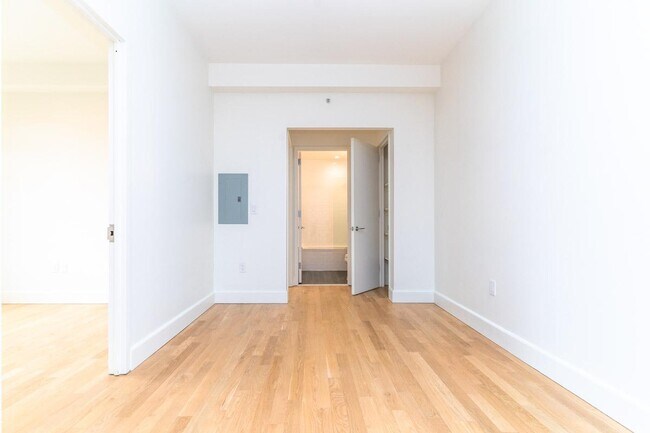 Building Photo - 487 Keap St