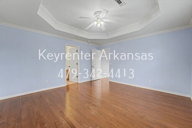 Building Photo - 3801 SW Carriageway Ave