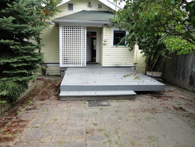 Building Photo - 1910 4th Ave W