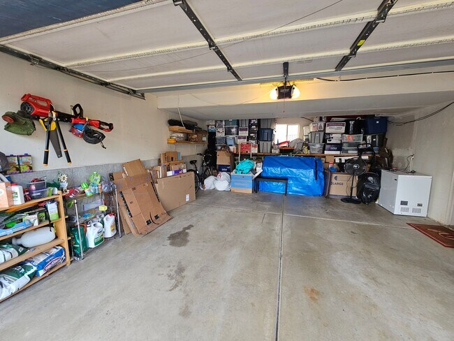 Building Photo - Spacious 4-Bed, 2-Bath Pet-Friendly Home with Central Air & 2-Car Garage! - Available NOW!