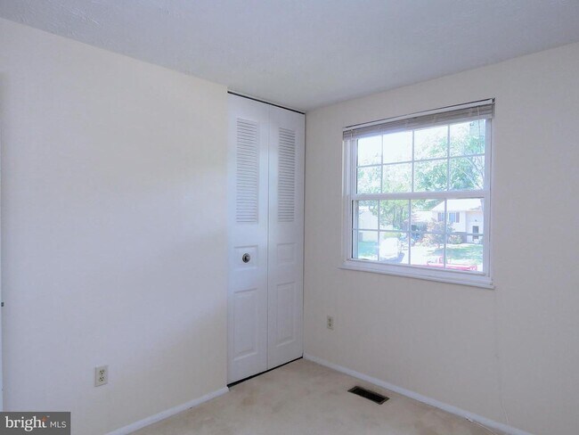 Building Photo - 7125 Vantage Dr
