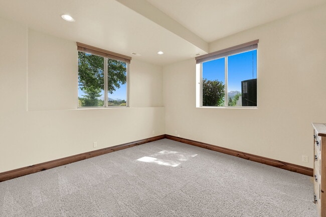 Building Photo - 3573 N Elkview Dr