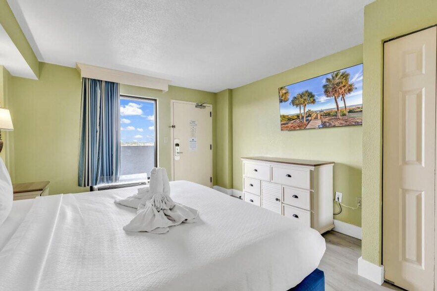 Building Photo - 3000 N Ocean Blvd