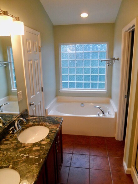 Building Photo - 2614 Wyntercrest Ln