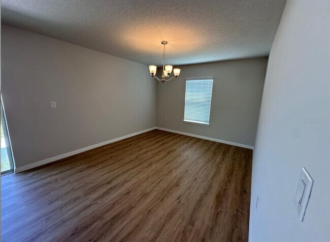 Building Photo - 2467 Zuyder Terrace