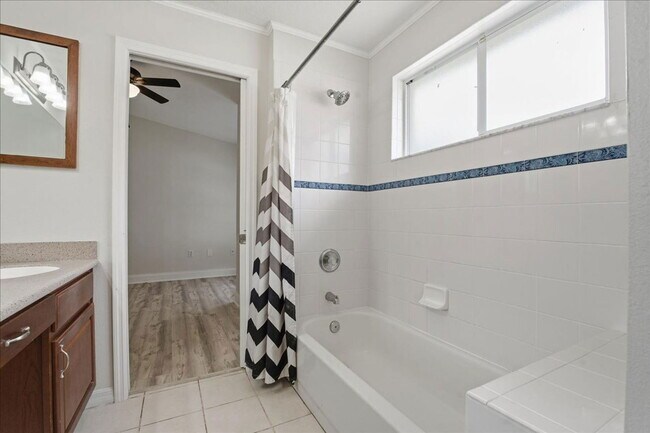 Building Photo - 525 Cullaro Ln