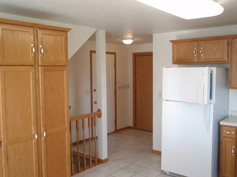 Building Photo - 3290 Windland Dr