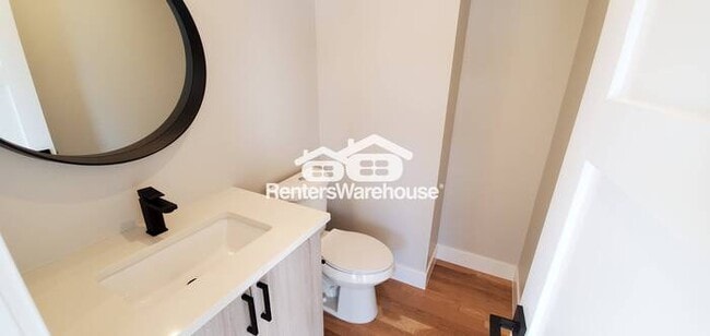 Building Photo - Beautiful 2 bed 2.5 bath Townhome Availabl...