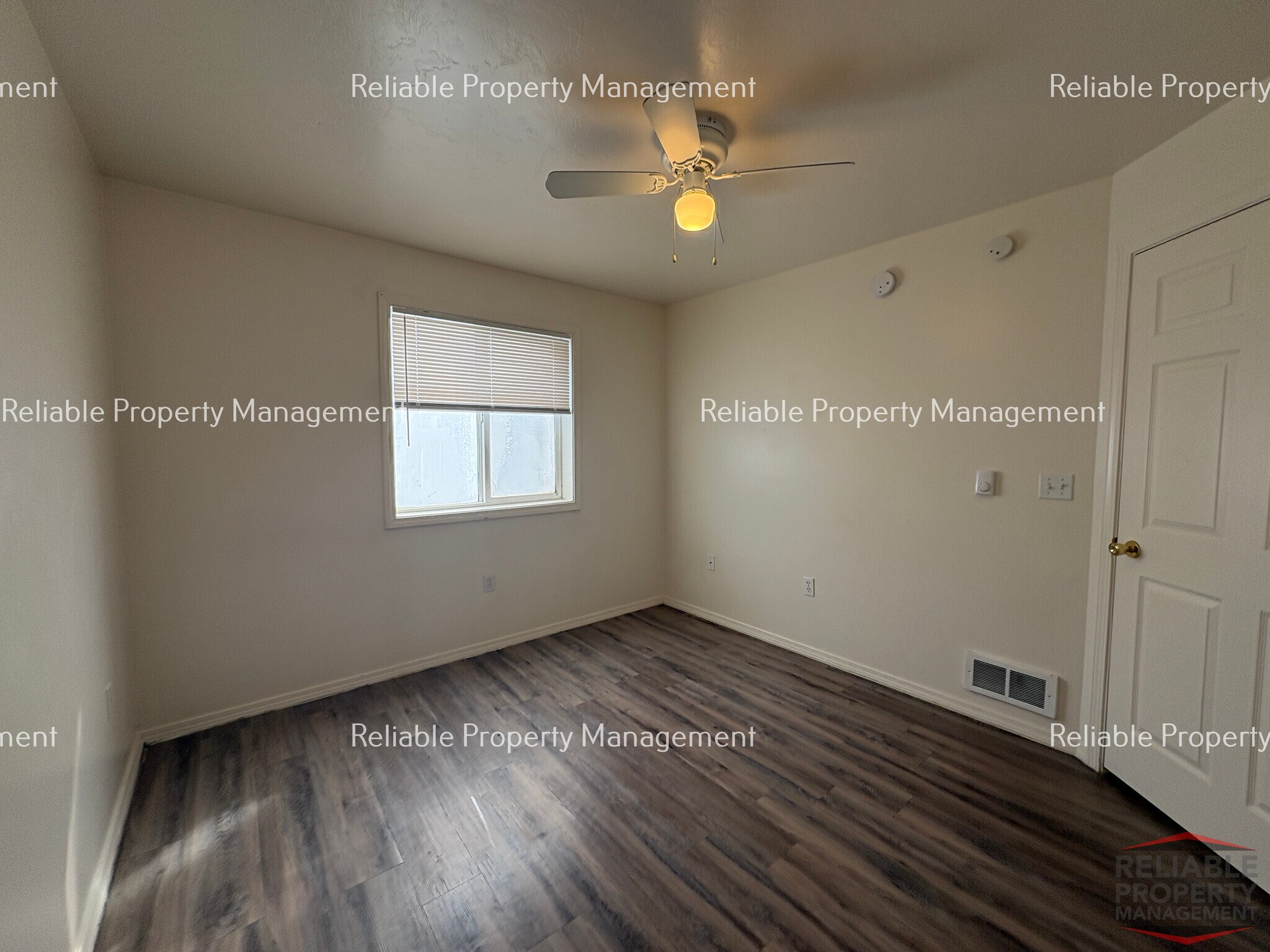 Building Photo - 230 W Anderson St