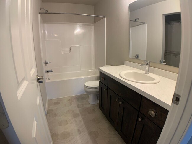 Building Photo - 4 bed 3 bath Single Family Home