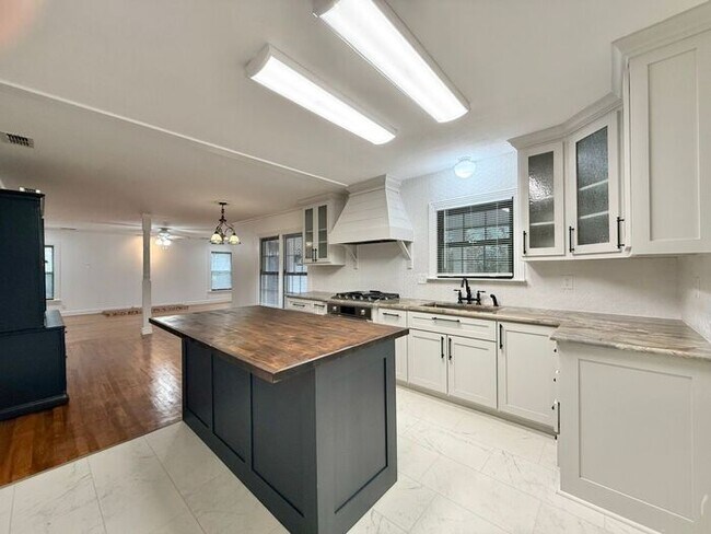 Building Photo - Tour Today! 3 Bed 2 Bath in Tyler!