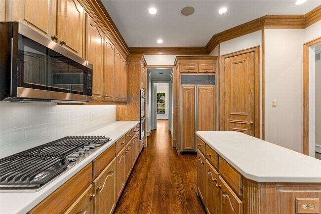 Building Photo - 3901 Hanover St