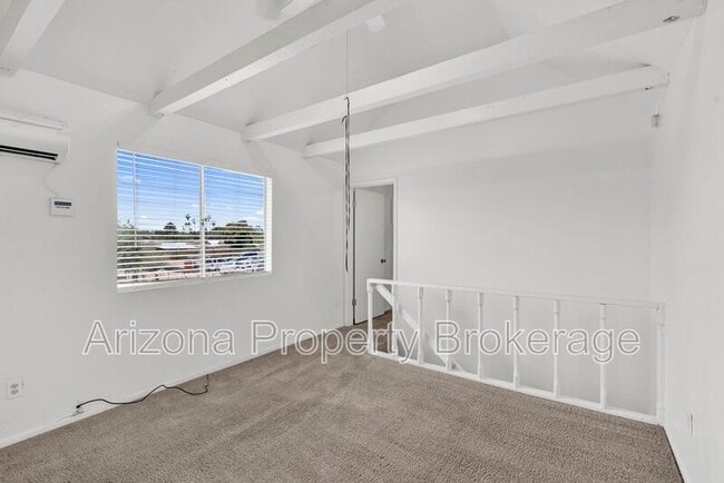 Building Photo - 119 W 9th Pl