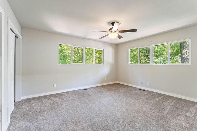 Building Photo - 16 Duvall Ln