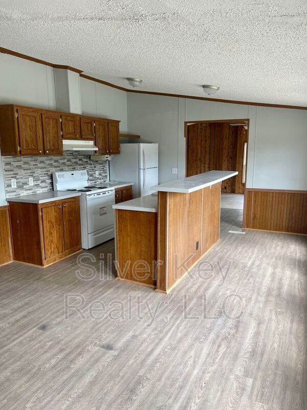 Building Photo - 137 H St