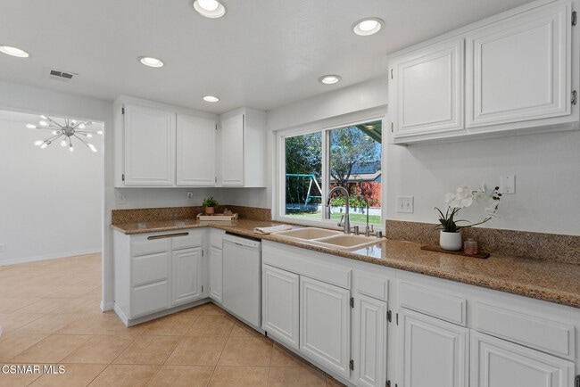 Building Photo - 1239 Honeysuckle Ct