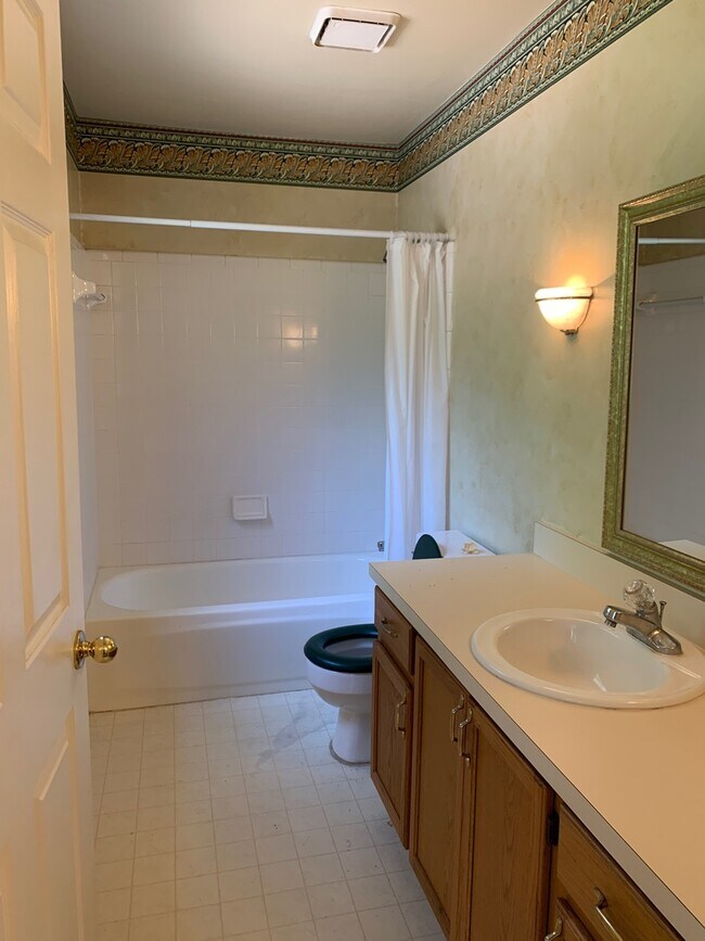 Building Photo - 3/2.5 Near Downtown Available July 25, 2026~ See appt instructions in txt