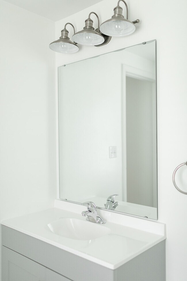 Building Photo - 1745 State St