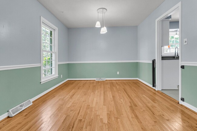 Building Photo - Move-In Ready Home in a Prime Summerville ...
