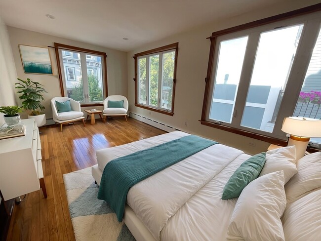 Building Photo - 338 K St