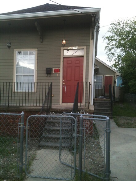 back apartment - 1909 Foucher St