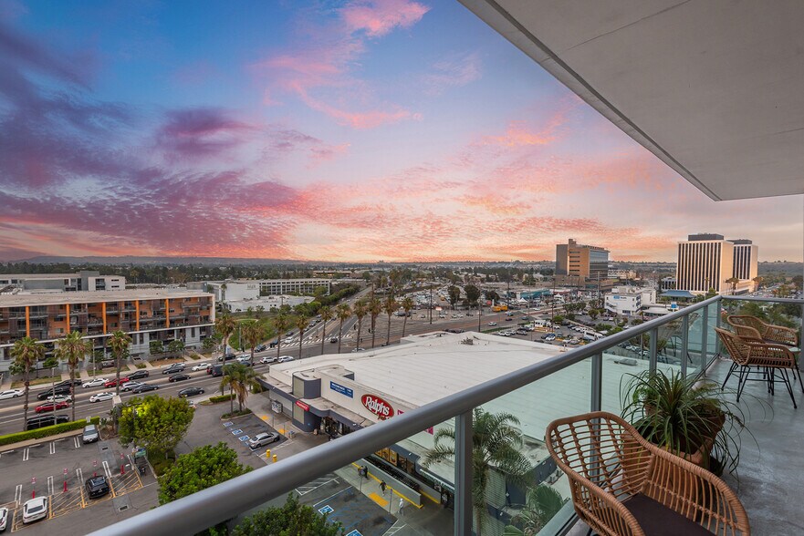 Building Photo - 13600 MARINA POINTE Dr