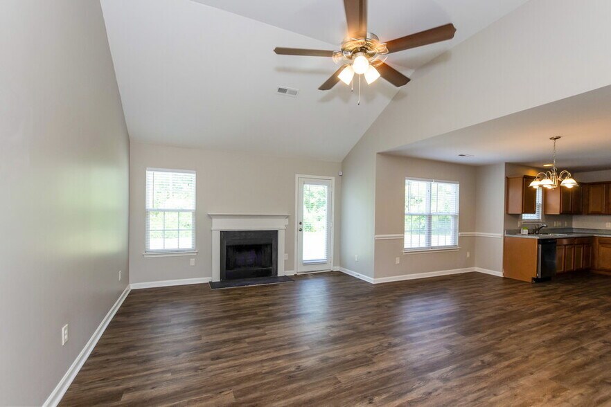 Building Photo - 7443 Hidden Creek Dr