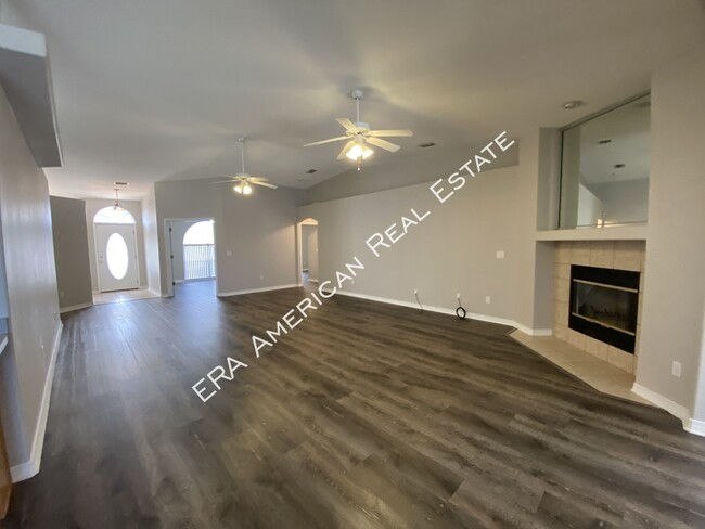 Building Photo - 2110 Bahama Dr