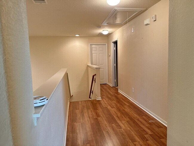 Building Photo - 3942 Calgary Cir