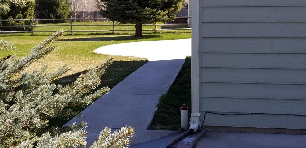 Building Photo - 341 Valley Grove Dr