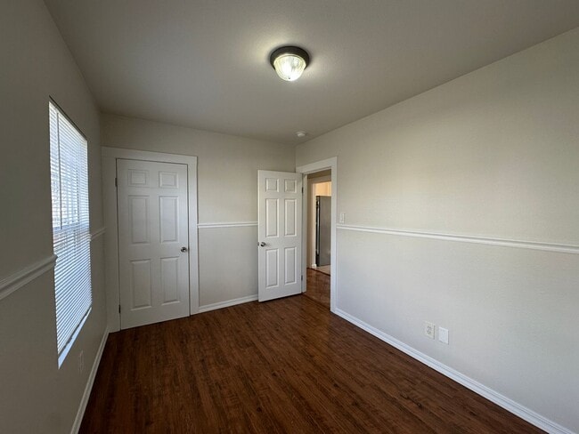 Building Photo - Downtown Bungalow, Pet Friendly, Large Yard