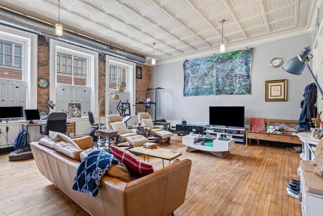 Building Photo - 910 Bingham St