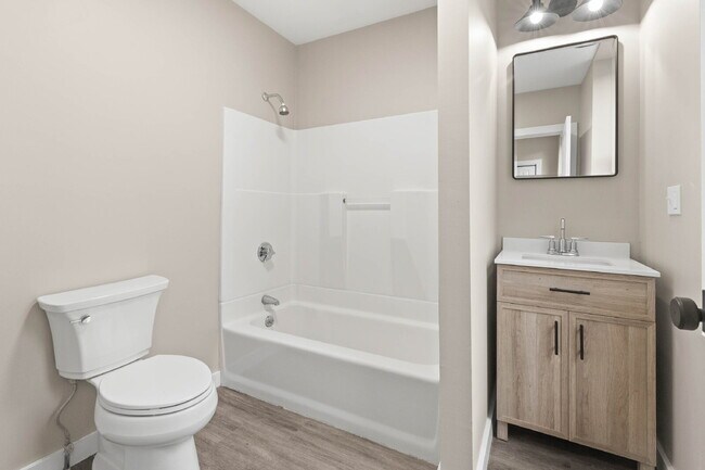 Building Photo - Beautiful 1 Bedroom Apartment in the heart...