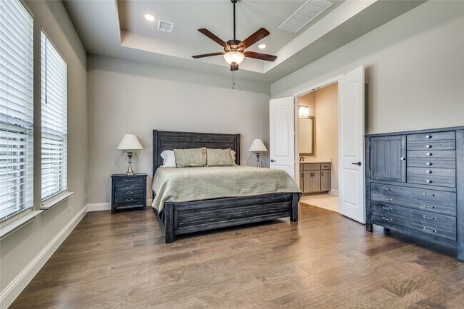 Building Photo - 11112 Lacey Oak Ridge