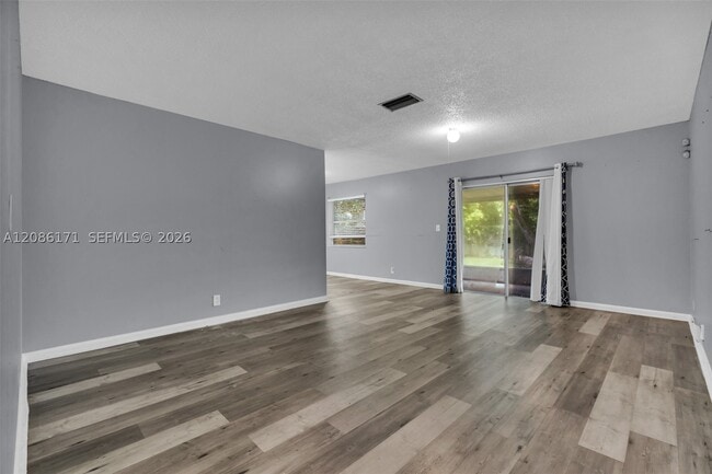 Building Photo - 608 SW 76th Terrace