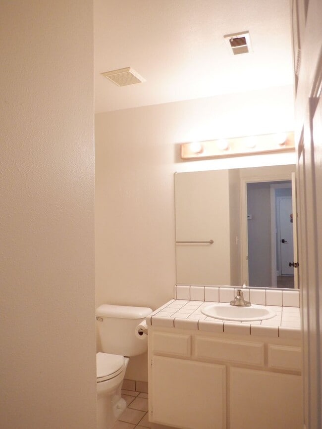 Building Photo - Cul De Sac Cutie in the City