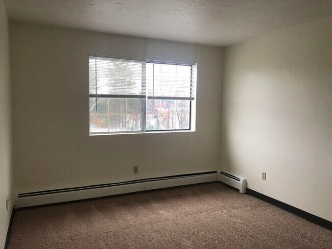 Building Photo - 383 Huse Rd